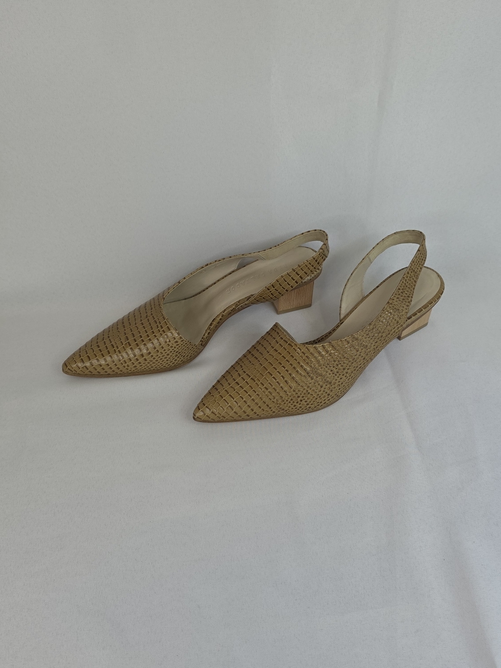 Freda Salvador Marigold Sand Snake Leather Slingback Pointed Toe Pump 9